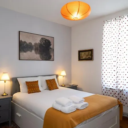 Apartment Helmer Ding *